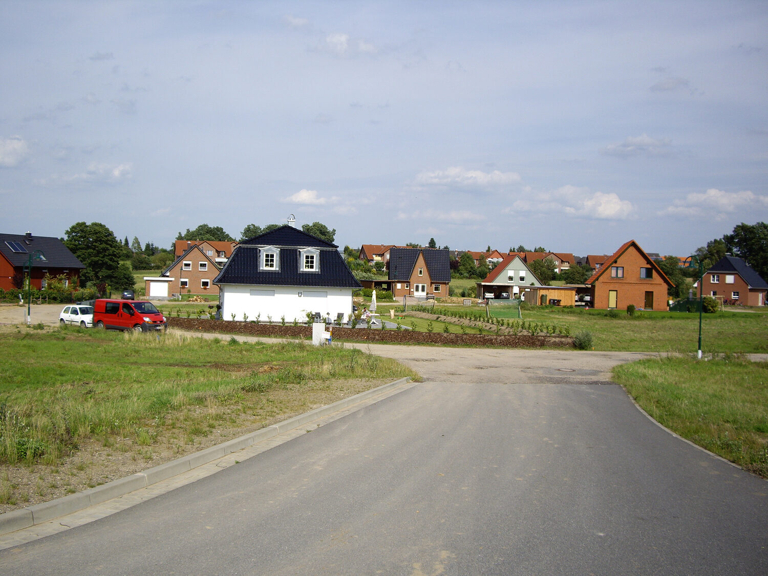 Moderne Einfamilienhäuser in einem neuen Wohngebiet in Roggendorf/Thenhoven.