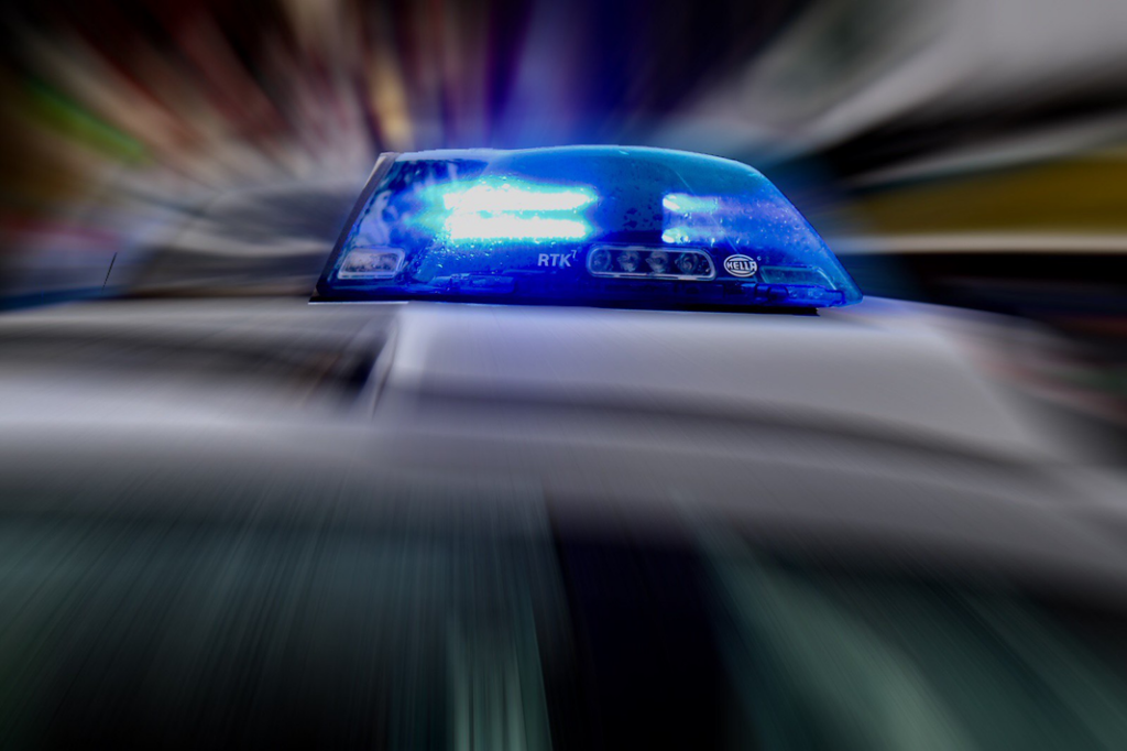 Blaulicht auf Einsatzfahrzeug bei Einsatzsituation.